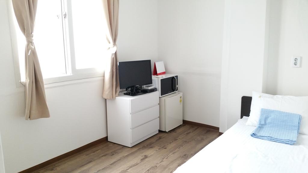 24 Guesthouse Sinchon Hongdae 서울특별시 외부 사진