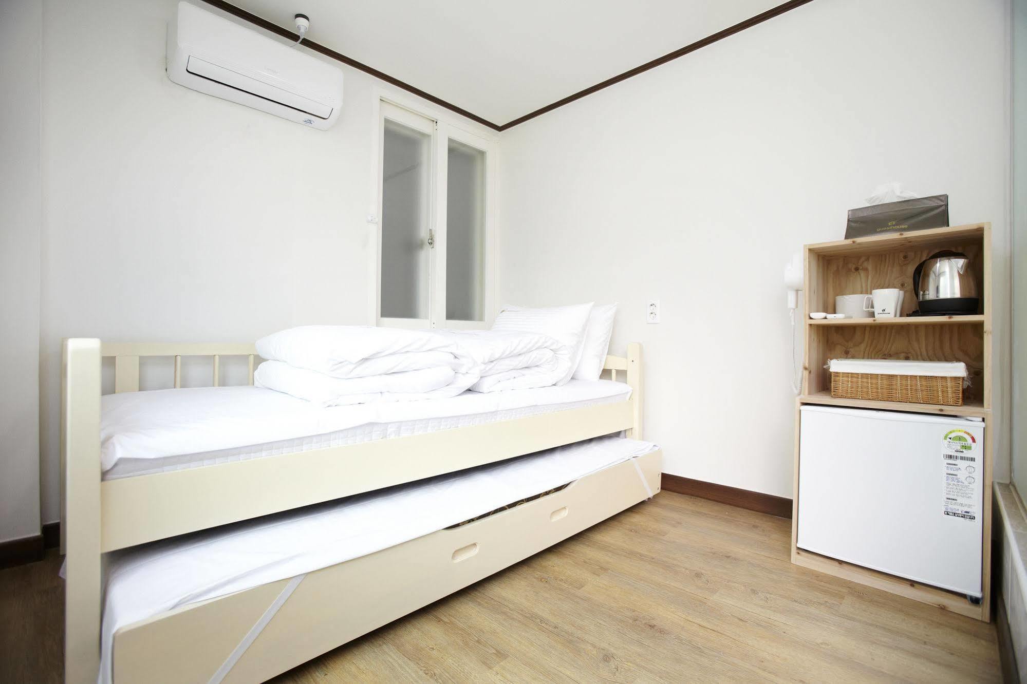 24 Guesthouse Sinchon Hongdae 서울특별시 외부 사진