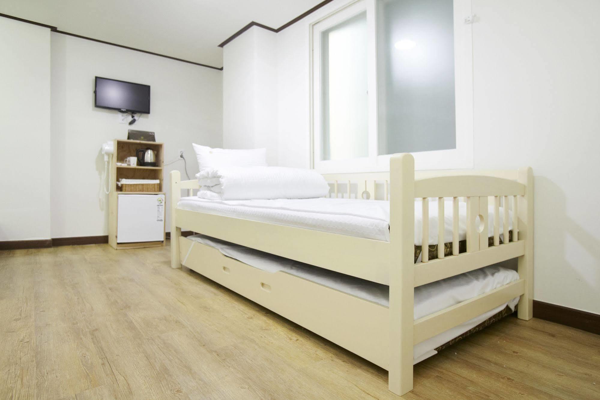 24 Guesthouse Sinchon Hongdae 서울특별시 외부 사진