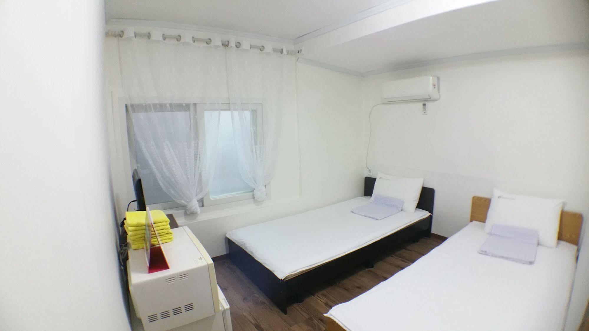 24 Guesthouse Sinchon Hongdae 서울특별시 외부 사진