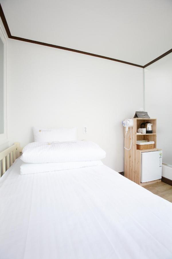 24 Guesthouse Sinchon Hongdae 서울특별시 외부 사진